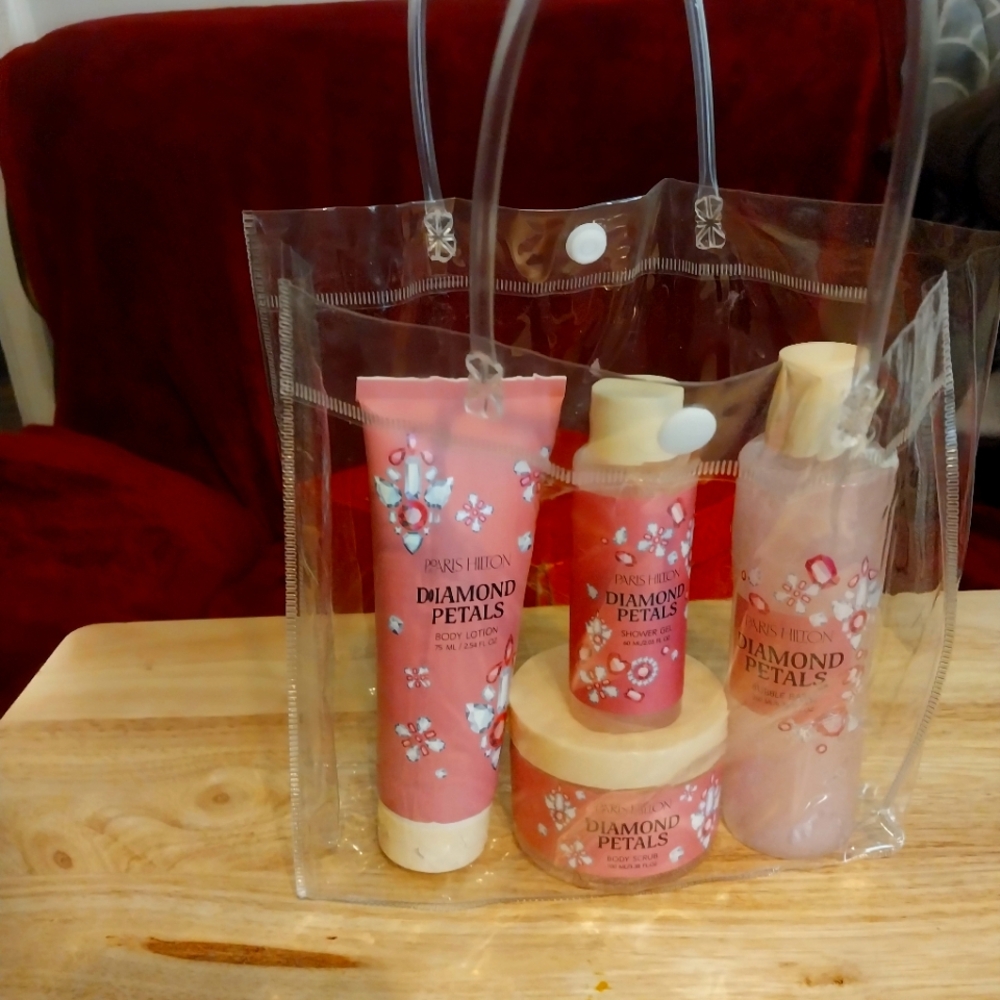 NEW Paris Hilton Beauty Set